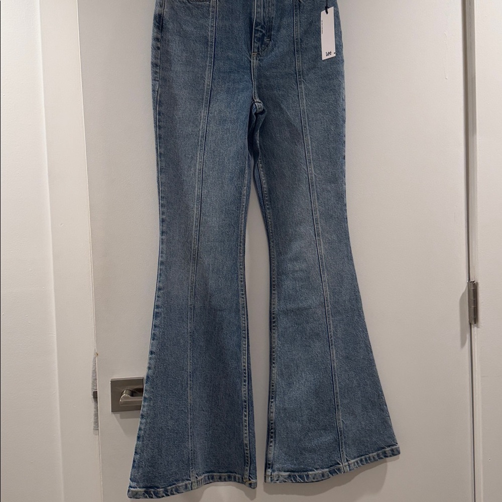 BNWT Lee Women's Denim High Rise Seamed Flare Jeans, Sz 26 M - Picture 3 of 10